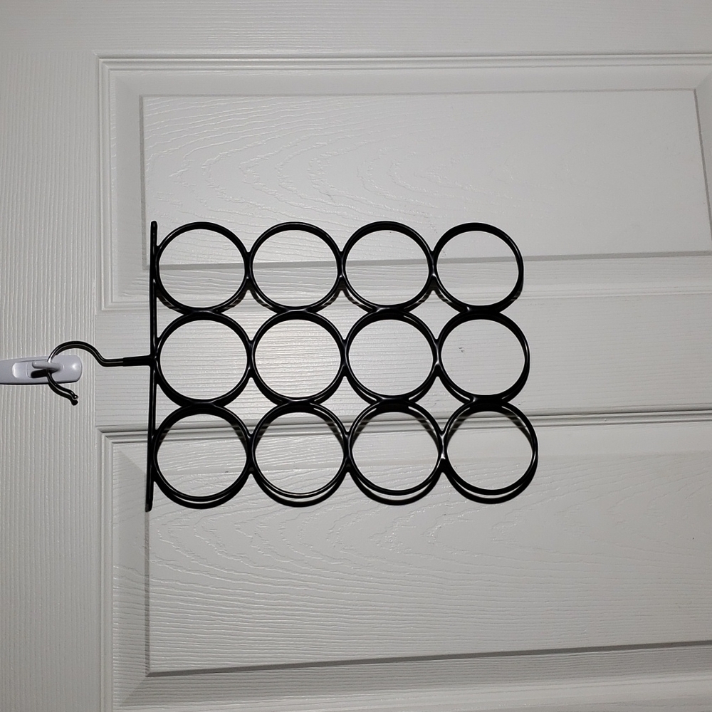Scarf hanger